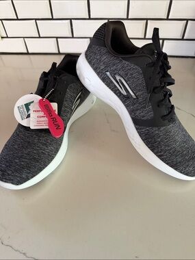 NWT Skechers GO RUN LA Marathon Edition Performance Running Shoes Women’s 8